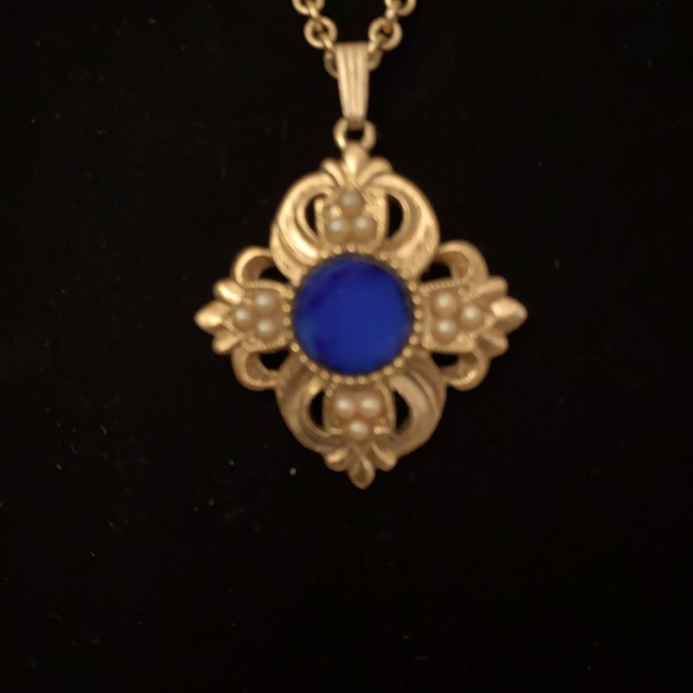 AVON VINTAGE NECKLACE